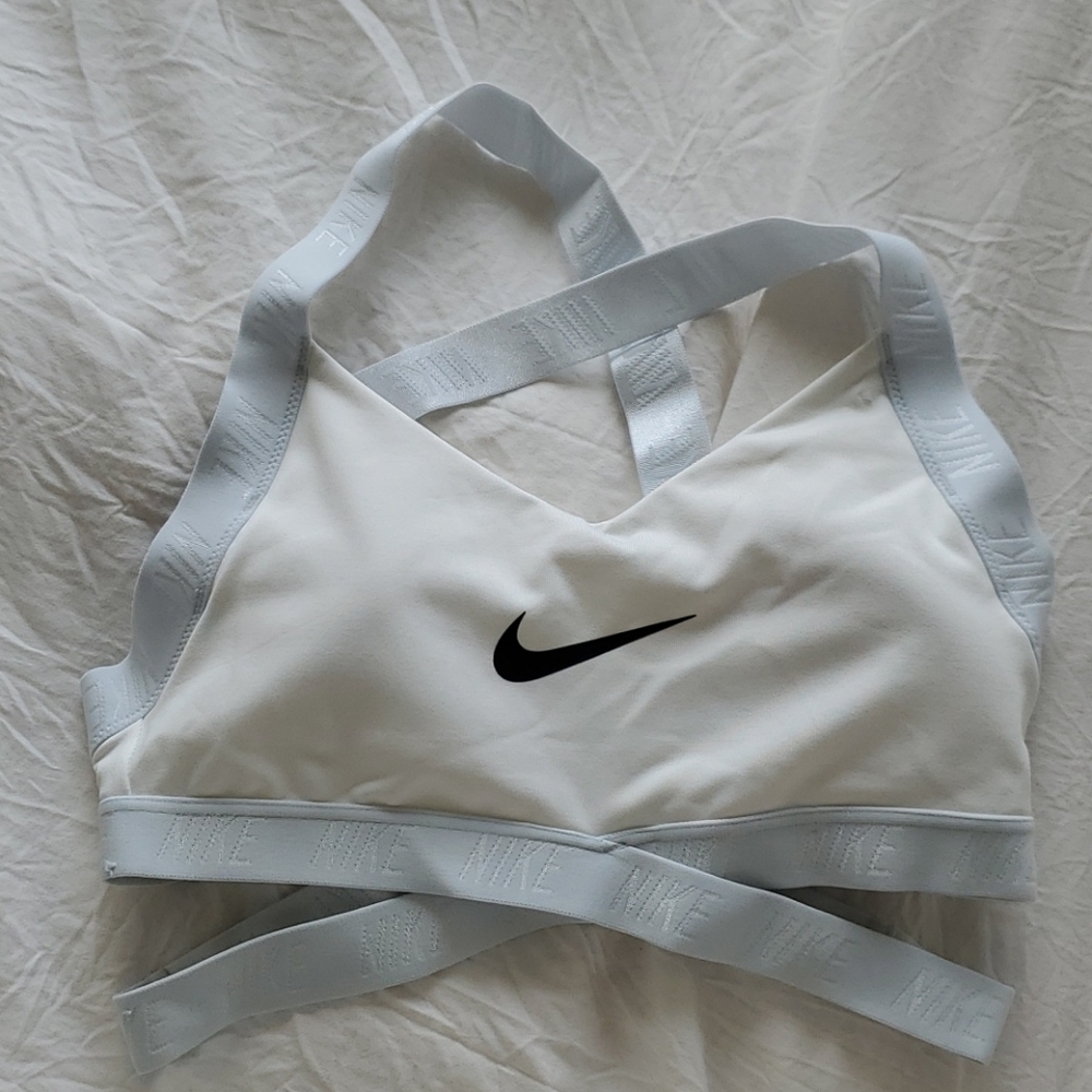 Nike brand new without tags sportsbra Size S